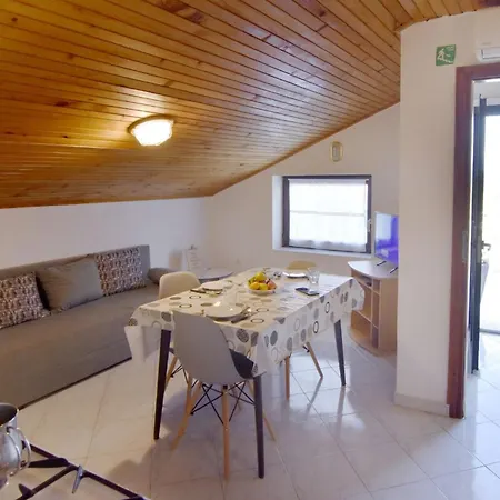 Relaxing Retreat With Terrace Bašanija