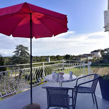 Relaxing Retreat With Terrace Apartman