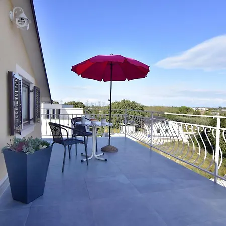 Relaxing Retreat With Terrace