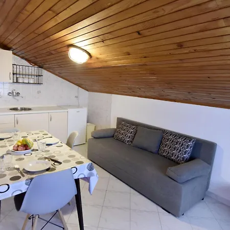 Relaxing Retreat With Terrace Bašanija