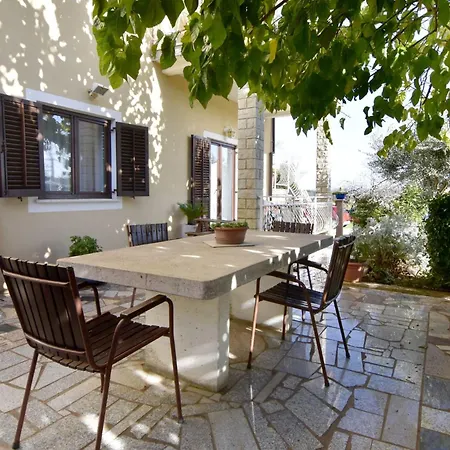 Relaxing Retreat With Terrace Appartamento